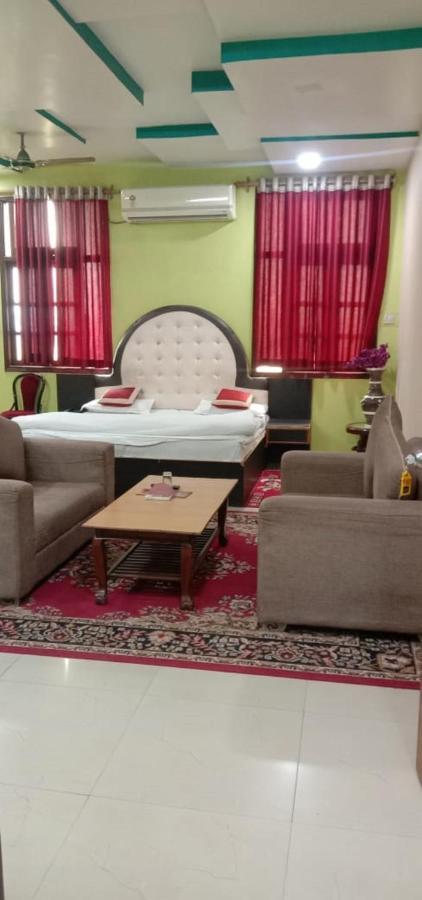 Jaya Palace Hotel By Wb Inn Dhaulpur Exteriér fotografie